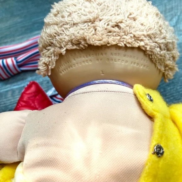1982 Cabbage Patch Kid blond, Coleco, roller skates, 80s outfit -Barbie necklace - Picture 6 of 6